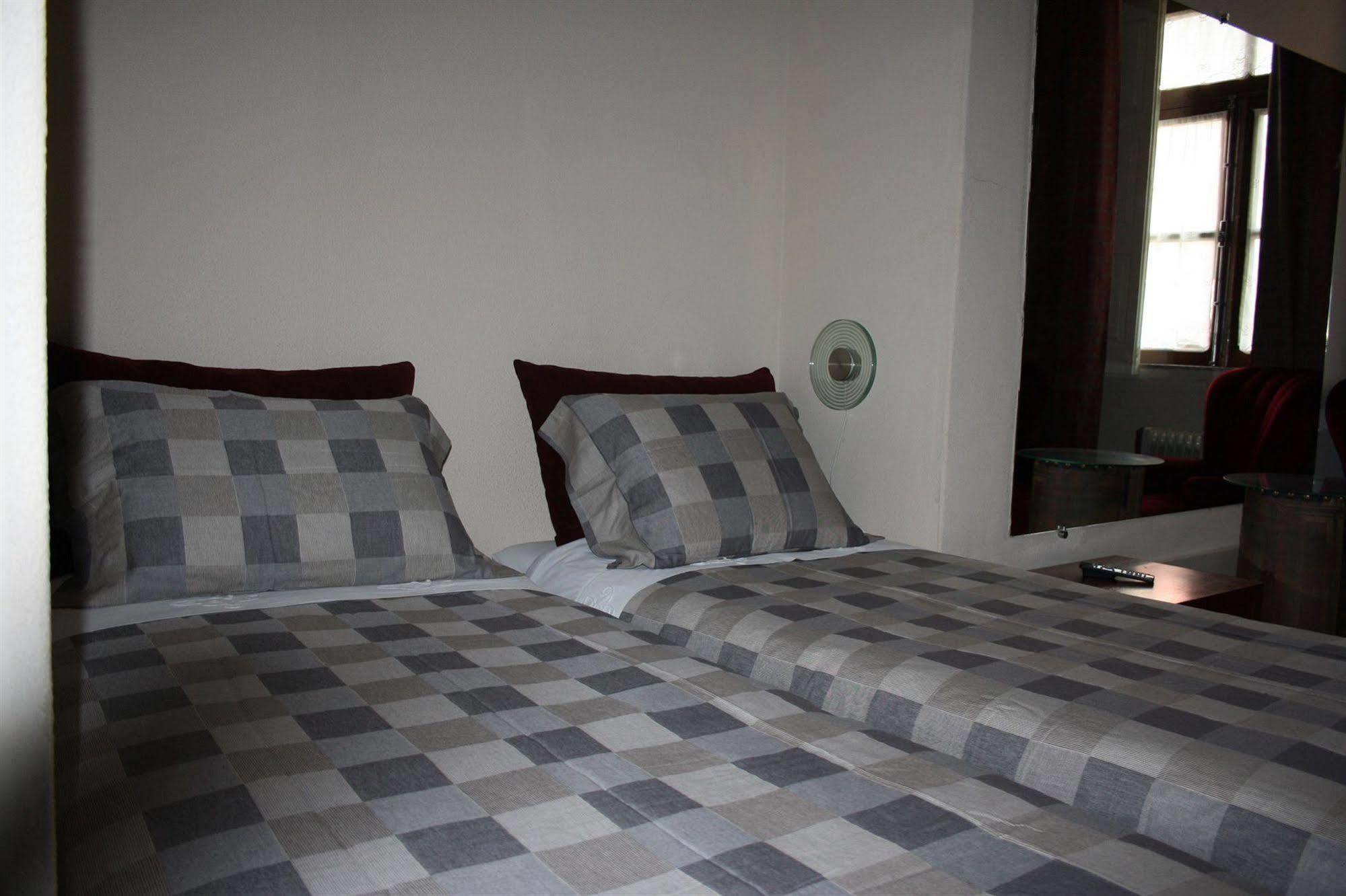 Residencia Pedra Antiga Hotell OOporto Exteriör bild